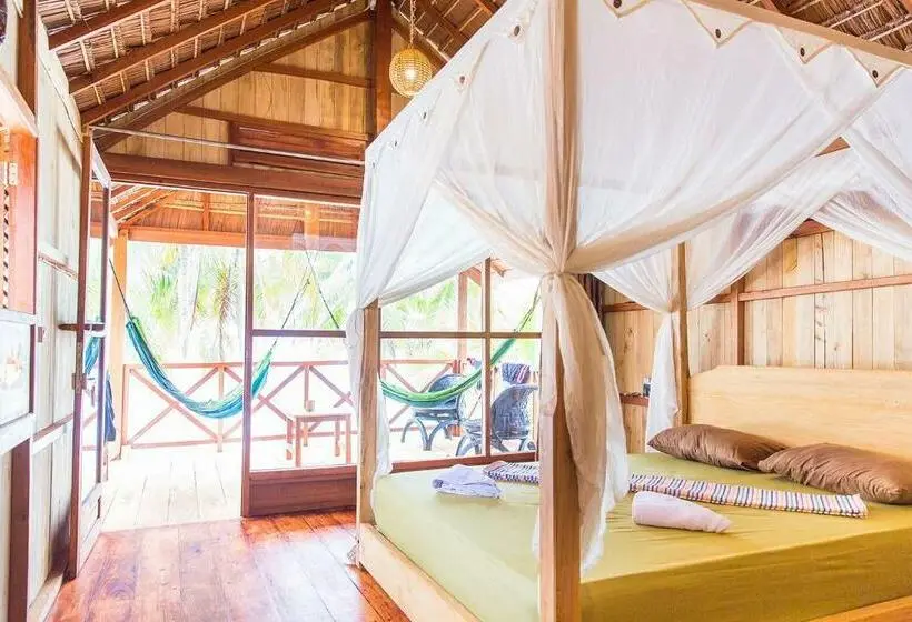 オーシャンビュースタンダードルームバルコニー付き, Baracoco Bungalows