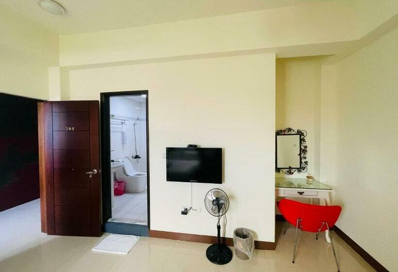 اتاق خانوادگی, Corner No50 Hostel