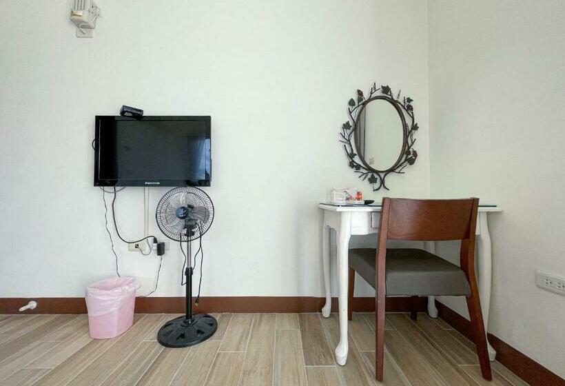 اتاق خانوادگی, Corner No50 Hostel