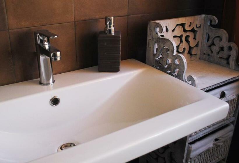 اتاق استاندارد, Festina Lente B&b