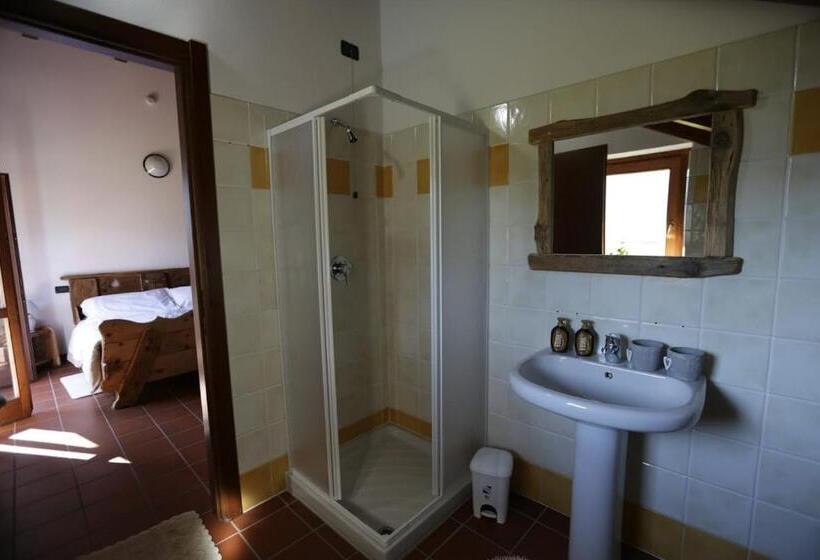 חדר סטנדרט לארבעה, Rifugio Al Lago Del Mortirolo In Inverno Raggiungibile Solo A Piedi