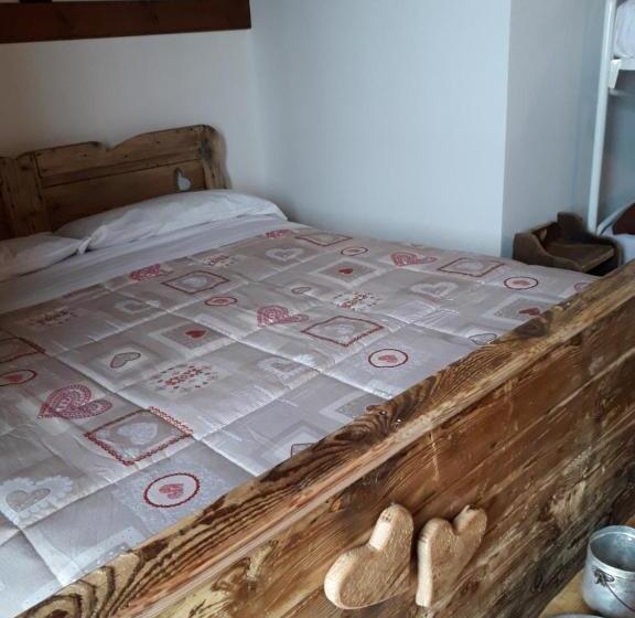 חדר משפחתי חדר אמבטיה משותף, Rifugio Al Lago Del Mortirolo In Inverno Raggiungibile Solo A Piedi