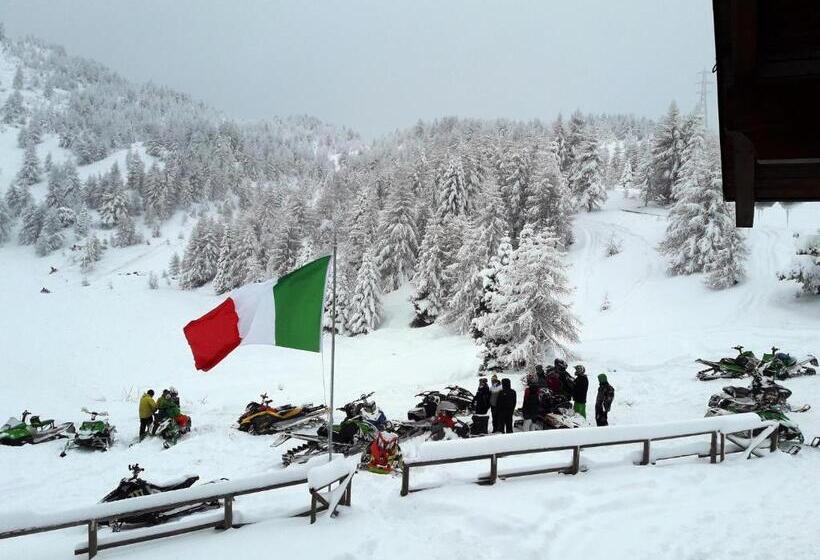 חדר משפחתי חדר אמבטיה משותף, Rifugio Al Lago Del Mortirolo In Inverno Raggiungibile Solo A Piedi