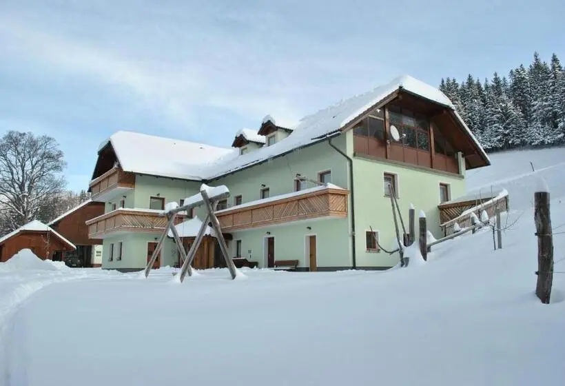 سوییت با چشم‌انداز باغ, Tourist Farm Kladje