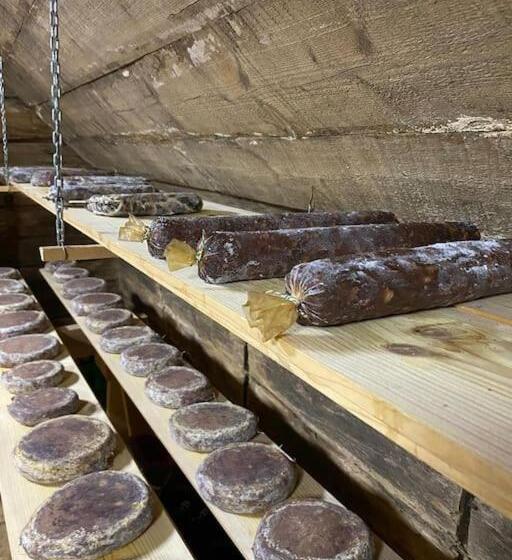 سوییت با چشم‌انداز باغ, Tourist Farm Kladje
