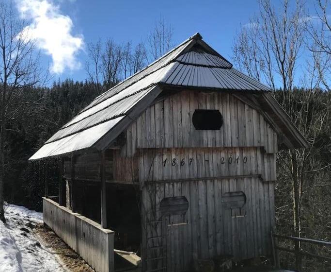 سوییت با چشم‌انداز باغ, Tourist Farm Kladje