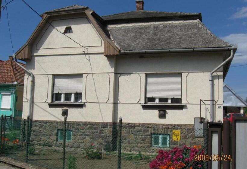 منزل غرفتين نوم, Muskátlis Vendégház