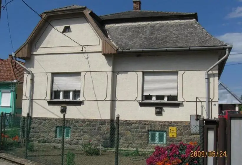 ２ベッドルームハウス, Muskátlis Vendégház