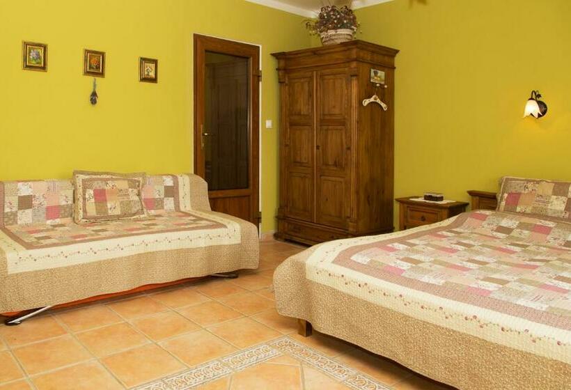 스탠다드 트리플 룸, Rekreačný Dom Sisi