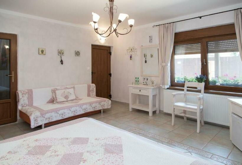 스탠다드 트리플 룸, Rekreačný Dom Sisi