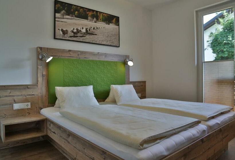 4인용 스탠다드 룸, Pension Schönberger