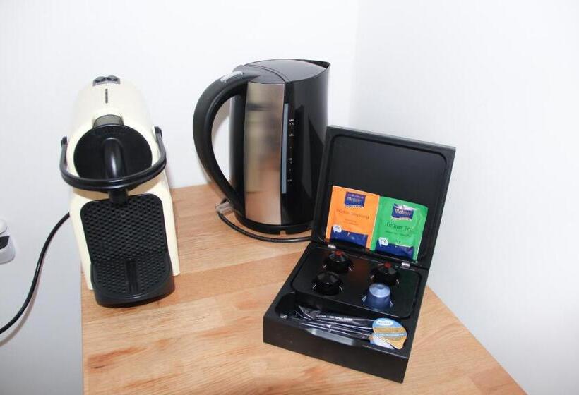 1 Bedroom Penthouse Apartment, Victoria Apartments