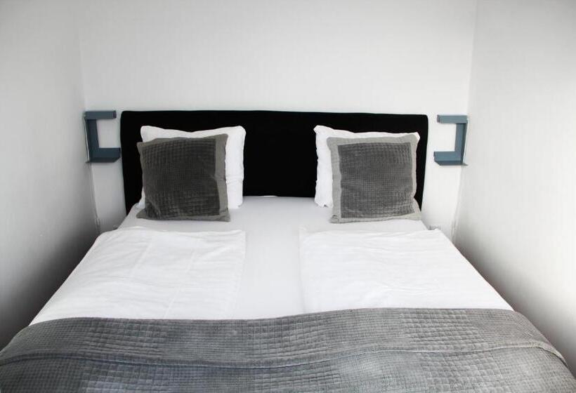 1 Bedroom Penthouse Apartment, Victoria Apartments