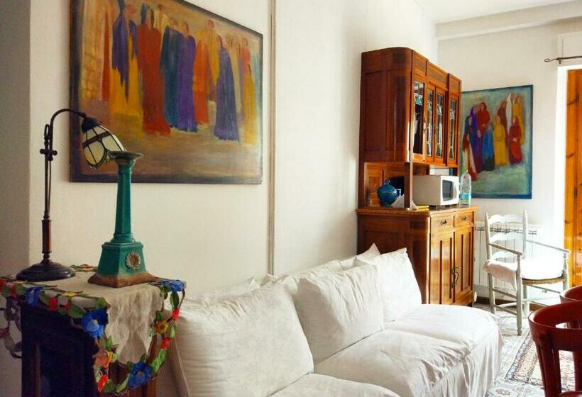 חדר סטנדרט, Amariglio