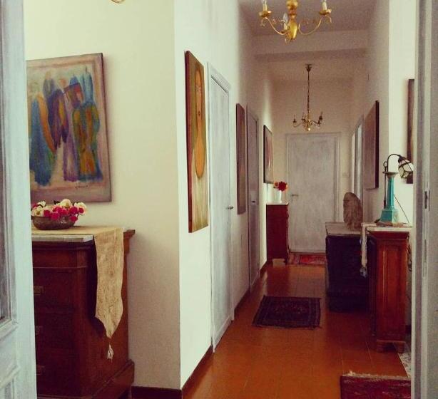 חדר סטנדרט, Amariglio