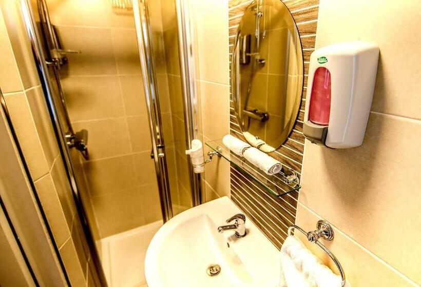 四人标准间, Urban Nest Townhouse