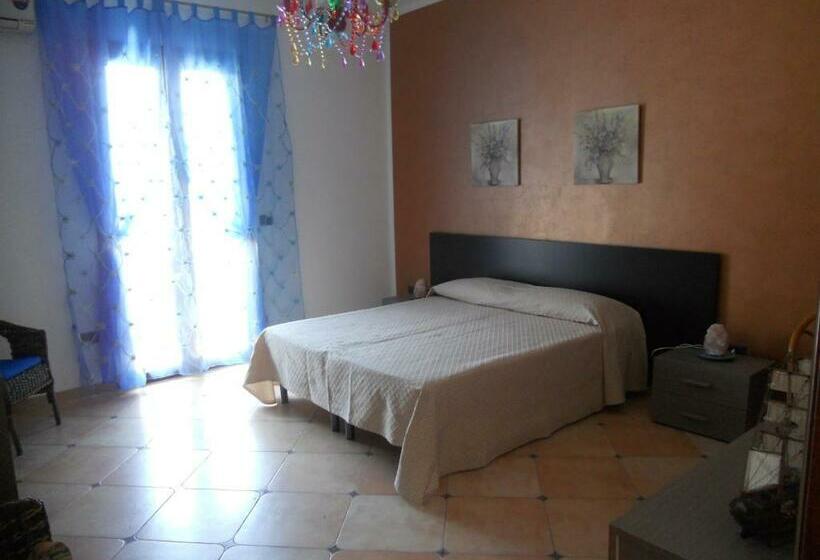 غرفة قياسية رباعية مزودة بشُرفة, Brezza Di Mare