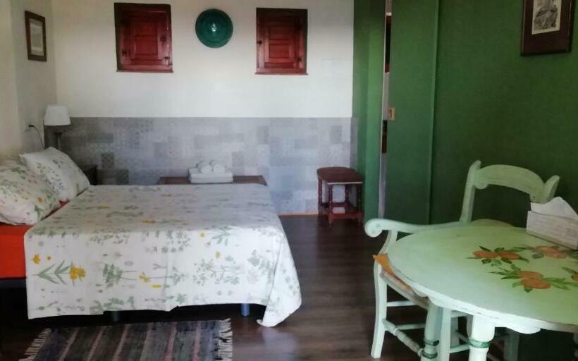 اتاق استاندارد, La Escuela Del Campo