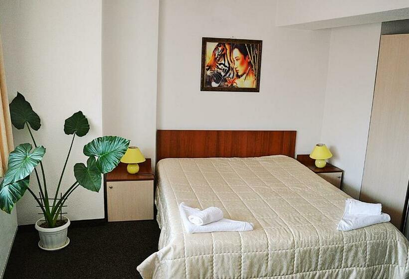 Номер Стандарт с Балконом, Family Hotel Miglena