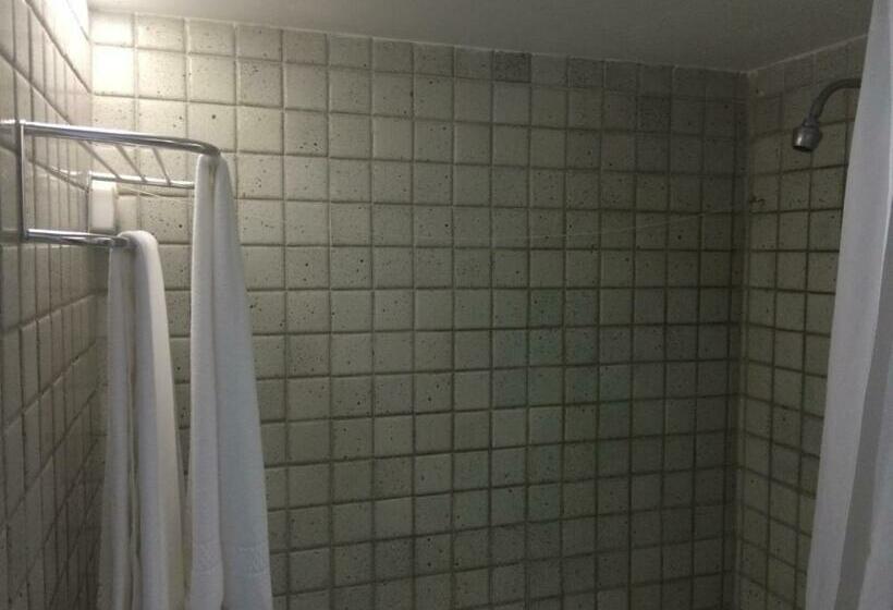 Standard Studio, Mc Golden Flats