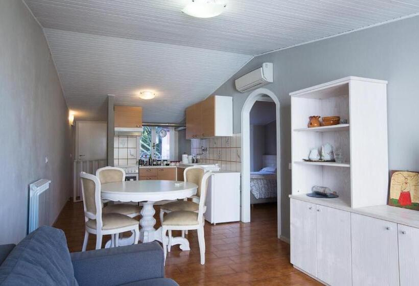 1 Bedroom Apartment with Terrace Sea View, Alla Marina Affittacamere