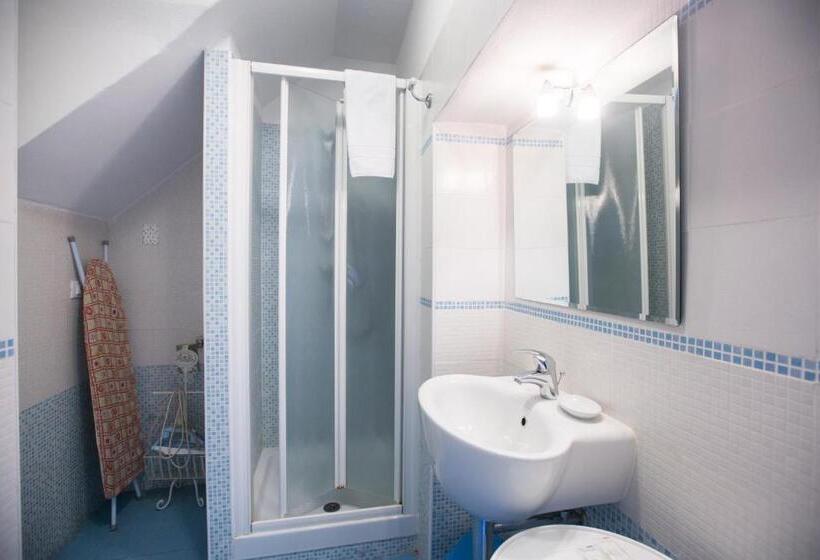 1 Bedroom Apartment with Terrace Sea View, Alla Marina Affittacamere