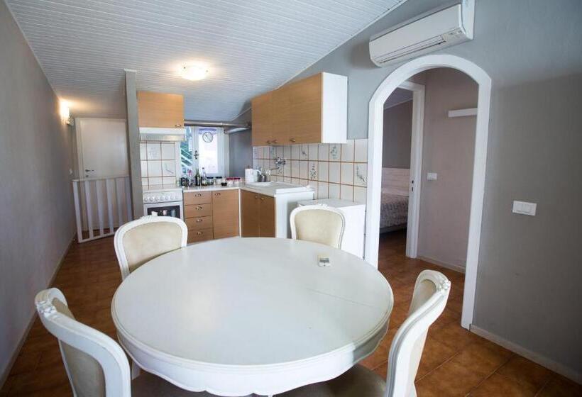 1 Bedroom Apartment with Terrace Sea View, Alla Marina Affittacamere