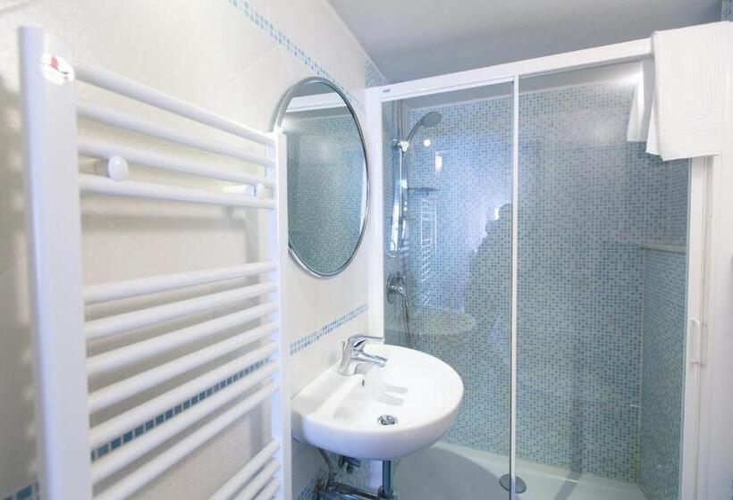 1 Bedroom Apartment with Terrace Sea View, Alla Marina Affittacamere