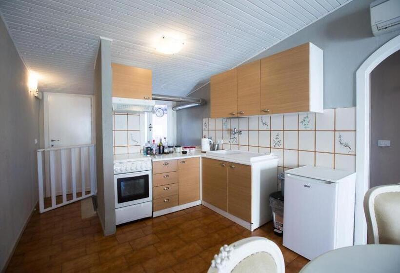 1 Bedroom Apartment with Terrace Sea View, Alla Marina Affittacamere