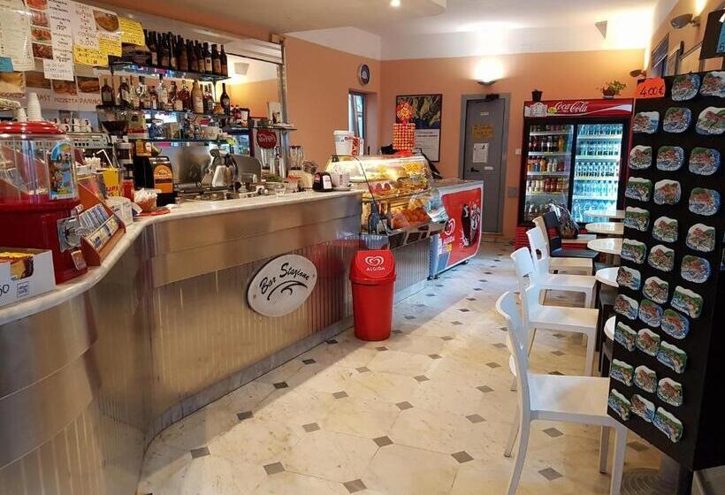 1 Bedroom Apartment with Terrace Sea View, Alla Marina Affittacamere