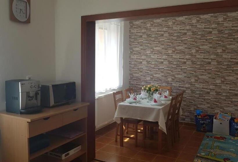 带1个卧室的带阳台的公寓, Apartmány 105