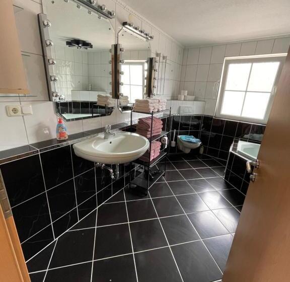 带1个卧室的带阳台的公寓, Gästehaus Metropolitan