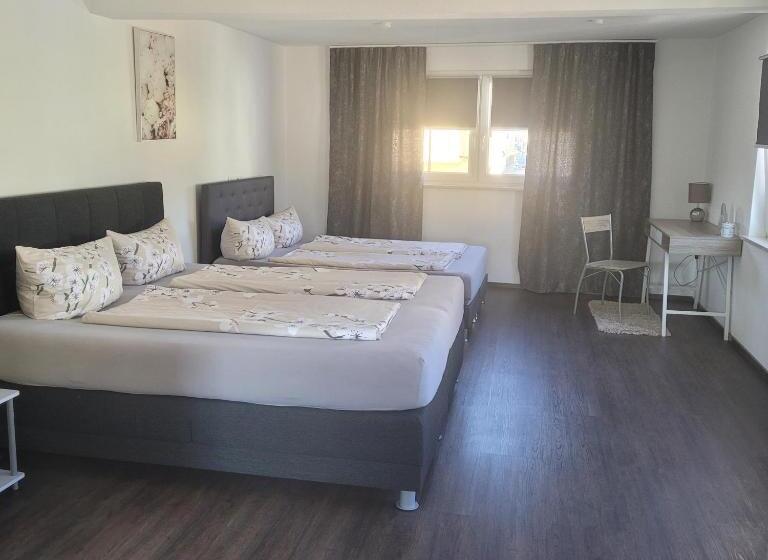 带1个卧室的带阳台的公寓, Gästehaus Metropolitan