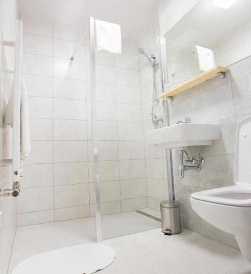 스탠다드 스튜디오, Penzión Squash