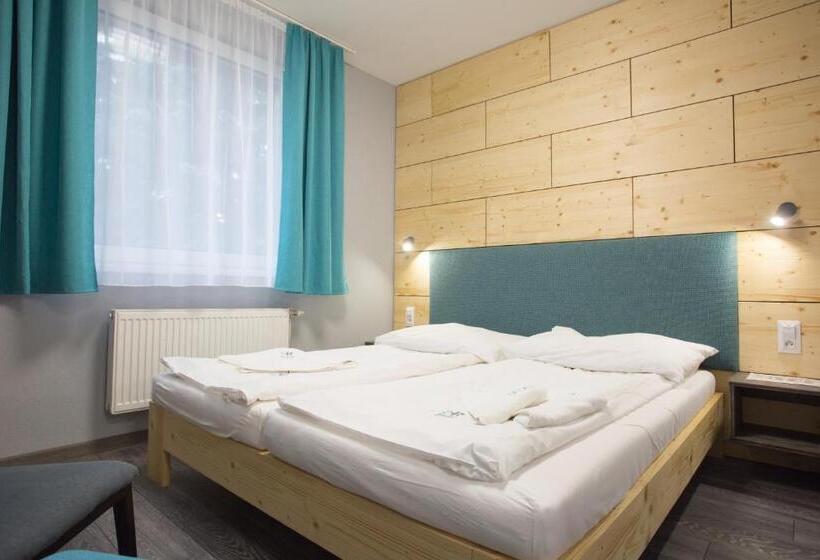 스탠다드 스튜디오, Penzión Squash