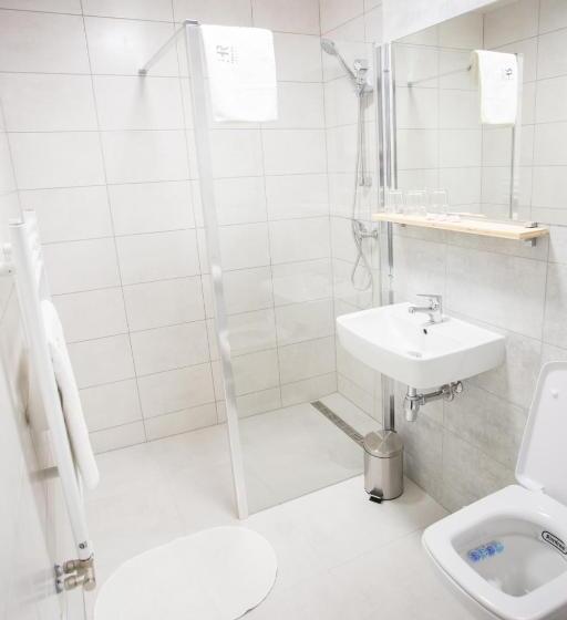 스탠다드 스튜디오, Penzión Squash