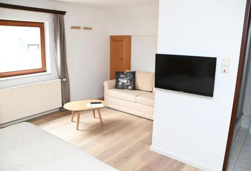 Camera Standard, Pension Edlinger
