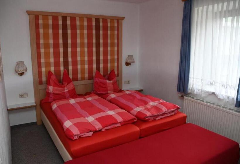 شقة غرفتين, Pension Edlinger