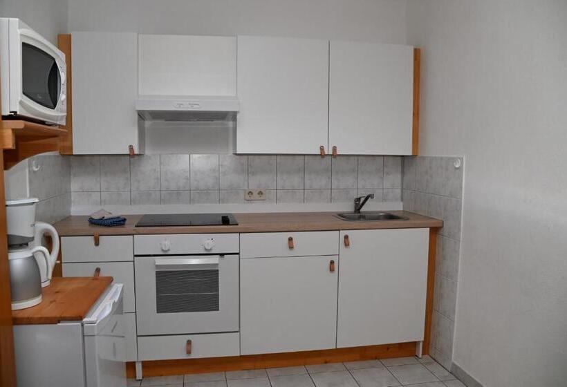 شقة غرفتين, Pension Edlinger