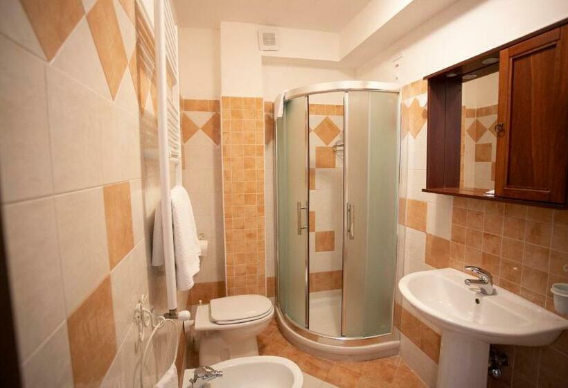 اتاق استاندارد سه نفره, Albergo Ad Astra