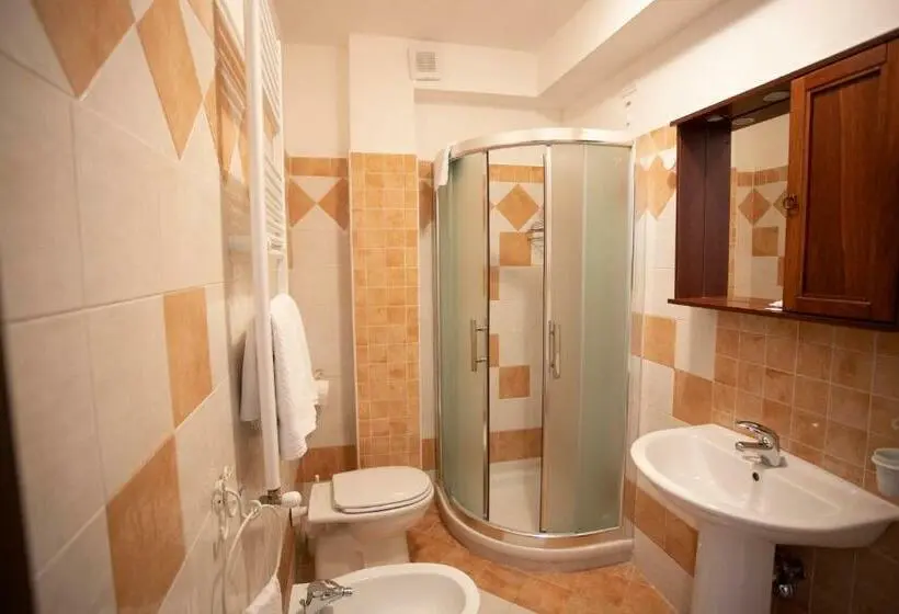 اتاق استاندارد سه نفره, Albergo Ad Astra
