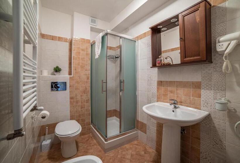 اتاق استاندارد سه نفره, Albergo Ad Astra