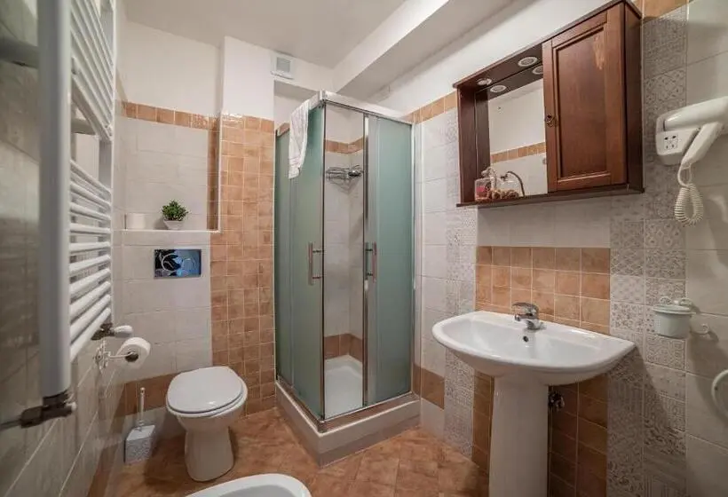 اتاق خانوادگی, Albergo Ad Astra
