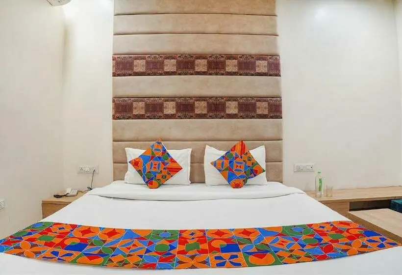 デラックスルーム, Fabhotel Om Palace