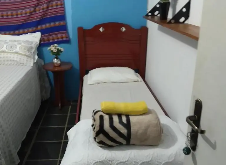 浴室共有スタンダード4人用ルーム, Hostel Yellow House Mg