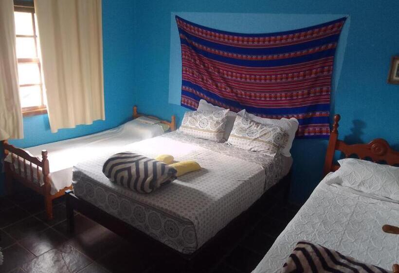 غرفة قياسية رباعية حمام مشترك, Hostel Yellow House Mg