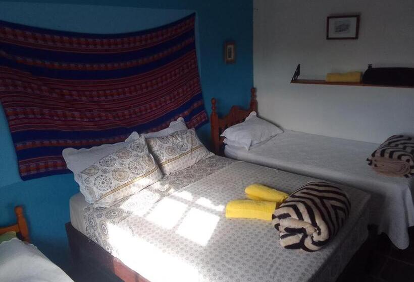غرفة قياسية رباعية حمام مشترك, Hostel Yellow House Mg
