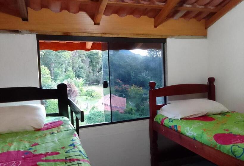 Семейный Номер Совместный Санузел, Hostel Yellow House Mg