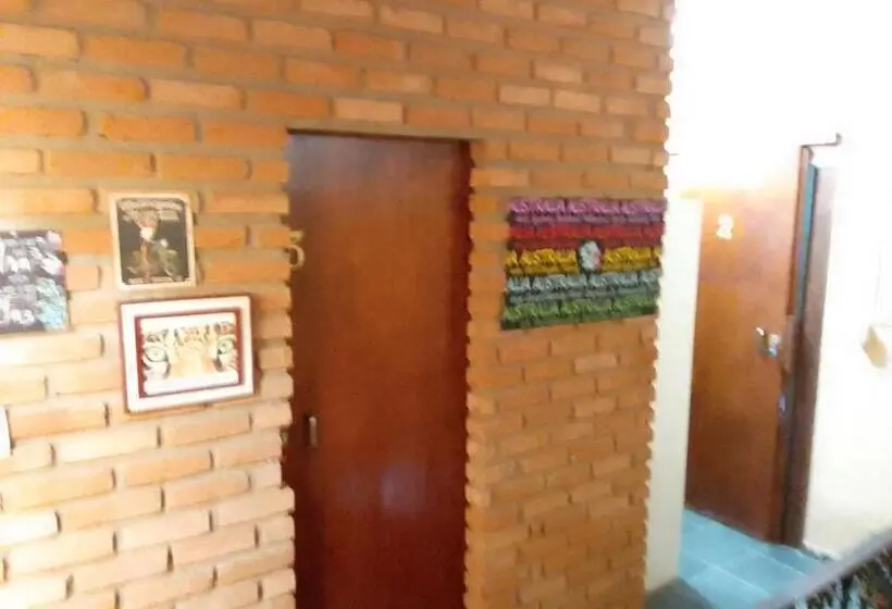浴室共有ファミリールーム, Hostel Yellow House Mg