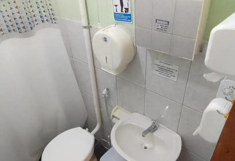 浴室共有ファミリールーム, Hostel Yellow House Mg